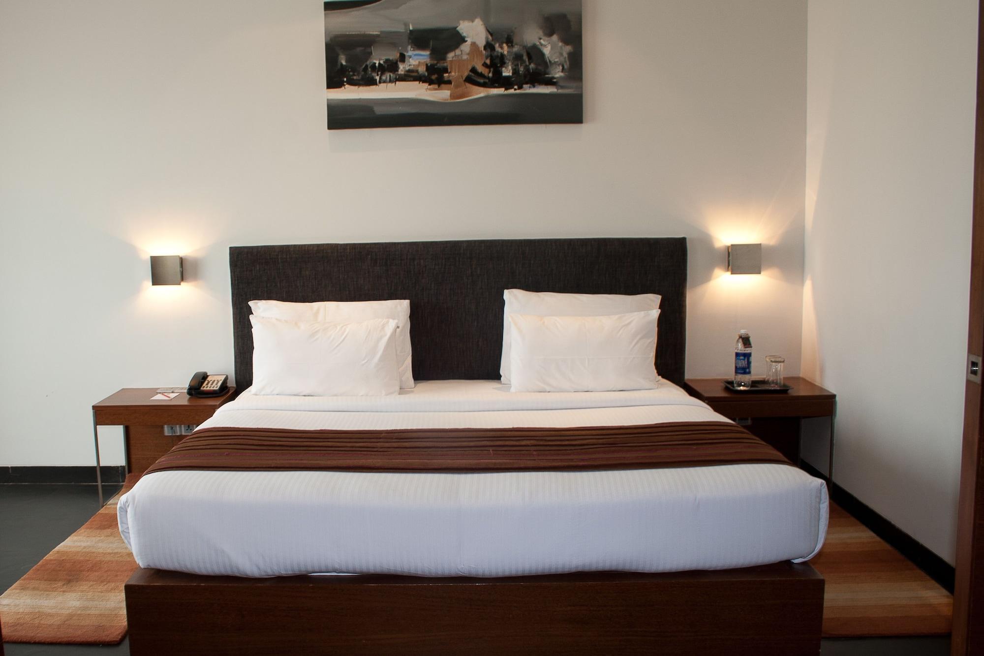 Hotel Parc Estique Pune Dış mekan fotoğraf