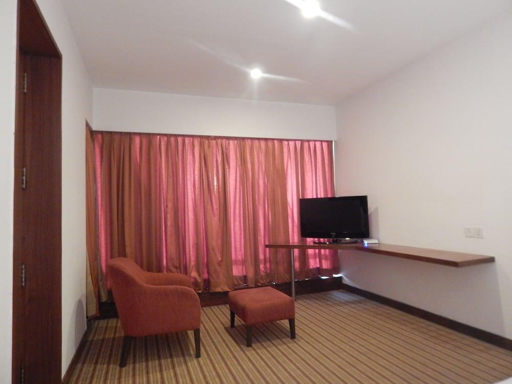 Hotel Parc Estique Pune Dış mekan fotoğraf